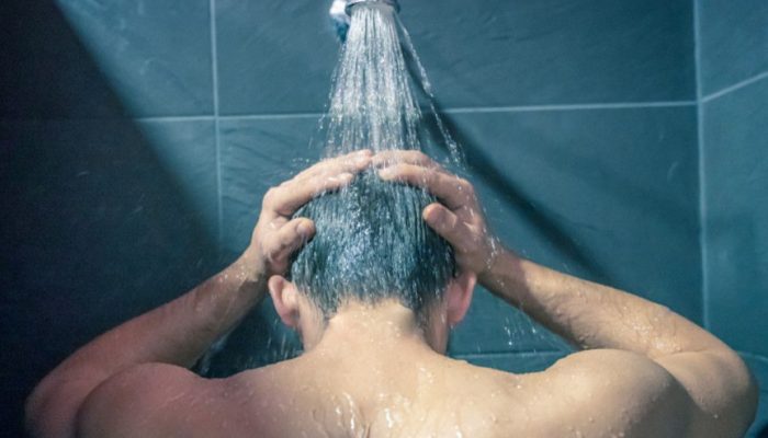 Dokter Kulit Ingatkan: Terlalu Sering Mandi Bisa Bikin Kulit Rusak, Ini Penjelasannya!