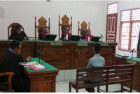 Mantan Pj Kades di Taput, Sardi Sitompul terdakwa korupsi dana desa menjalani sidang tuntutan di Pengadilan Tipikor Medan, Jumat (10/10/2025). Foto: Topikseru.com/Agustian