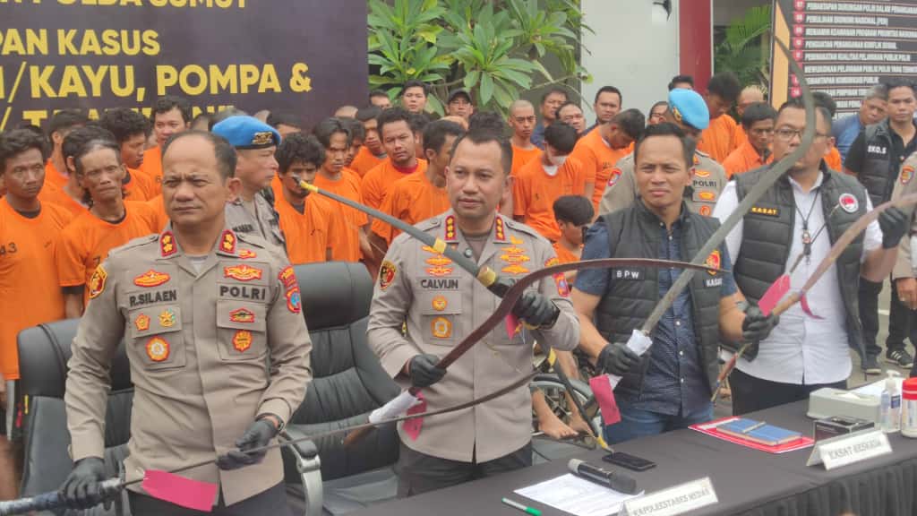 Polrestabes Medan ungkap 103 kasus kejahatan jalanan, polisi tampilkan tersangka dan senjata tajam hasil kejahatan dalam konferensi pers