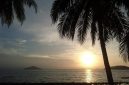 Keindahan matahari terbenam di Pulau Lemukutan, Kalimantan Barat. Pemandangan ini menjadi salah satu daya tarik utama bagi wisatawan yang ingin menikmati suasana tenang dan romantis di tepi pantai.
