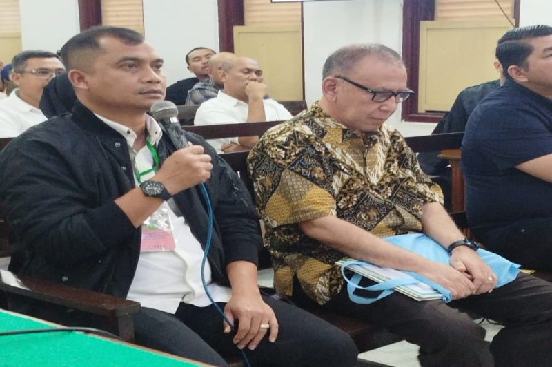 Mantan Kapolres Tapsel, AKBP Yasir Ahmadi bersama saksi lainnya, memberikan keterangan dalam kasus dugaan suap Jalan Hutaimbaru-Sipiongot, Paluta, Kamis (2/10/2025).