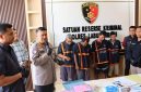 Kapolres Labuhanbatu AKBP Choky Sentosa Meliala saat memaparkan kasus pencabulan seorang bocah oleh 4 pelaku. Foto: Dok.Humas Polres Labuhanbatu