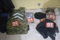 Tim Densus 88 menyita sejumlah barang buti dari rumah terduga teroris di Tanjungbalai.
