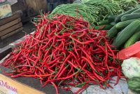 Harga cabai merah di Pasar Simpang Limun, Kota Medan, pada Rabu(8/10/2025), kembali mengalami kenaikan. Foto: Topikseru.com/Agus Sinaga