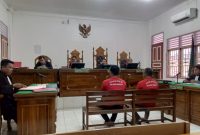 Dua terdakwa kurir sabu saat menjalani sidang tuntutan di PN Medan, Rabu (8/10/2025) sore. Foto: Topikseru.com/Agustian