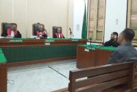 Mantan Kadis PMD Padangsidimpuan, Ismail Fahmi Siregar terdakwa kasus korupsi dana desa menjalani sidang vonis di Pengadilan Tipikor Medan, Jumat (10/10/2025). Foto: Topikseru.com/Agustian