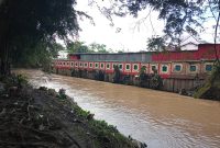 Lokasi lomba untuk cabang olahraga Arung Jeram PORKOT XV 2025 Medan di Taman PLN sungai Babura, Kecamatan Medan Baru, Kota Medan, terendam banjir Minggu (12/10/2025). Topikseru.com/Agus Sinaga