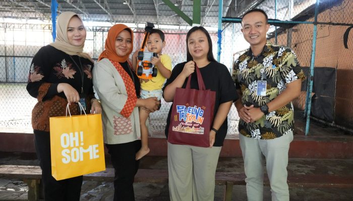 Pelemparan Batu ke Kereta Api Lukai Balita, KAI Sumut Beri Bingkisan & Tegaskan Langkah Hukum