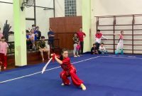 Atlet Wushu unjuk kebolehan pada gelaran PORKOT XV 2025 Medan, di gedung Yayasan Kesuma Wushu Indonesia, jalan Wushu, Kecamatan Medan Area, Kota Medan, Sumatera Utara, Selasa (14/10/2025). Topikseru.com/Agus Sinaga