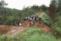 Akses jalan kampung yang diduga dirusak oleh perusahaan di Desa Nagori Sihaporas, Kabupaten Simalungun, Sumatera Utara. Dok: JAMSU.