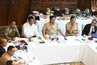Presiden RI Prabowo Subianto memimpin rapat terbatas dengan para menteri Kabinet Merah Putih di Kediaman Kertanegara, Jakarta, Kamis (16/10/2025).