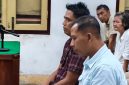 Mantan Kades dan Bendahara di Simalungun, menjalani sidang tuntutan di Pengadilan Tipikor Medan, Senin (20/10/2025) sore. Foto: Topikseru.com/Agustian