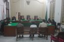 Ketiga terdakwa korupsi penguasaan aset PT KAI, menjalani sidang putusan di Pengadilan Tipikor Medan, Senin (20/10/2025). Foto: Topikseru.com/Agustian