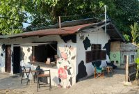 Lokasi penjualan susu sapi murni di Jalan Avros, Medan Maimun, sebelum menjadi korban pencurian pada Senin (20/10/2025) dini hari. Foto: Topikseru.com/Mangara Wahyudi