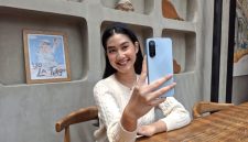 Tren digital di Indonesia terus berkembang pesat. Berdasarkan laporan Digital 2025 Indonesia, lebih dari 75% masyarakat kini menggunakan smartphone untuk mendukung aktivitas harian, dan 97% di antaranya aktif di media sosial.