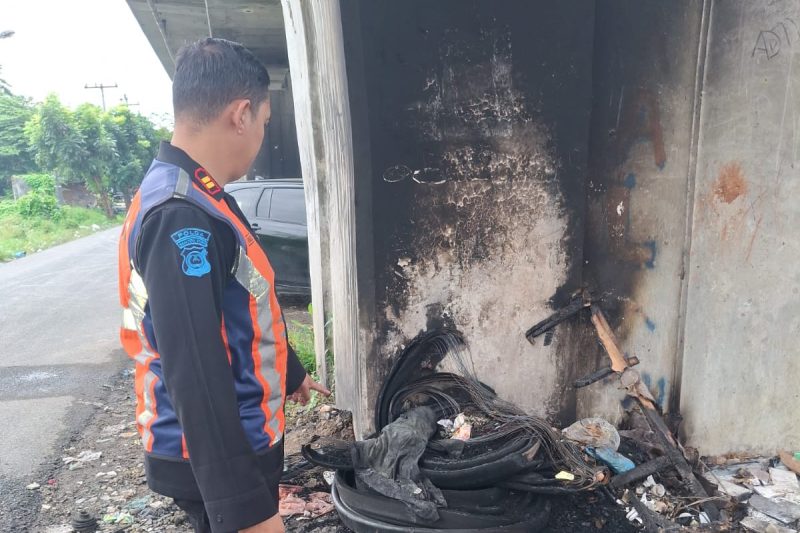 KAI Divre I Sumut mengimbau masyarakat untuk tidak membakar sampai di sepanjang jalur KA. Foto: Dok.KAI Sumut