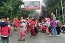 Masyarakat Desa Rambung Baru-Bingkawan menolak PT Nirvana (Perusahaan Perkuburan Mewah) yang diduga menyerobot lahan masyarakat. Dok: Bakumsu.