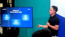 Transformasi inilah yang menjadi fokus utama Samsung melalui solusi AI yang terintegrasi di perangkat Galaxy Z Fold7 dan Z Flip7. Fitur AI di Galaxy Z Series membantu pelaku usaha dan professional mulai dari melakukan riset, work/ business plan, berkomunikasi dengan lebih efisien, hingga membuat konten pemasaran lebih mudah hanya dalam satu perangkat yang praktis.