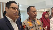 Ketua DPW NasDem Sumut Iskandar ST beranggapan polisi wajib menjelaskan ke publik siapa sosok “Iskandar” yang sempat ditangkap dalam insiden salah tangkap di Bandara Kualanamu di DPW NasDem Sumut Medan, Kamis (23/10/2025). Foto : Topikseru.com/Mangara Wahyudi