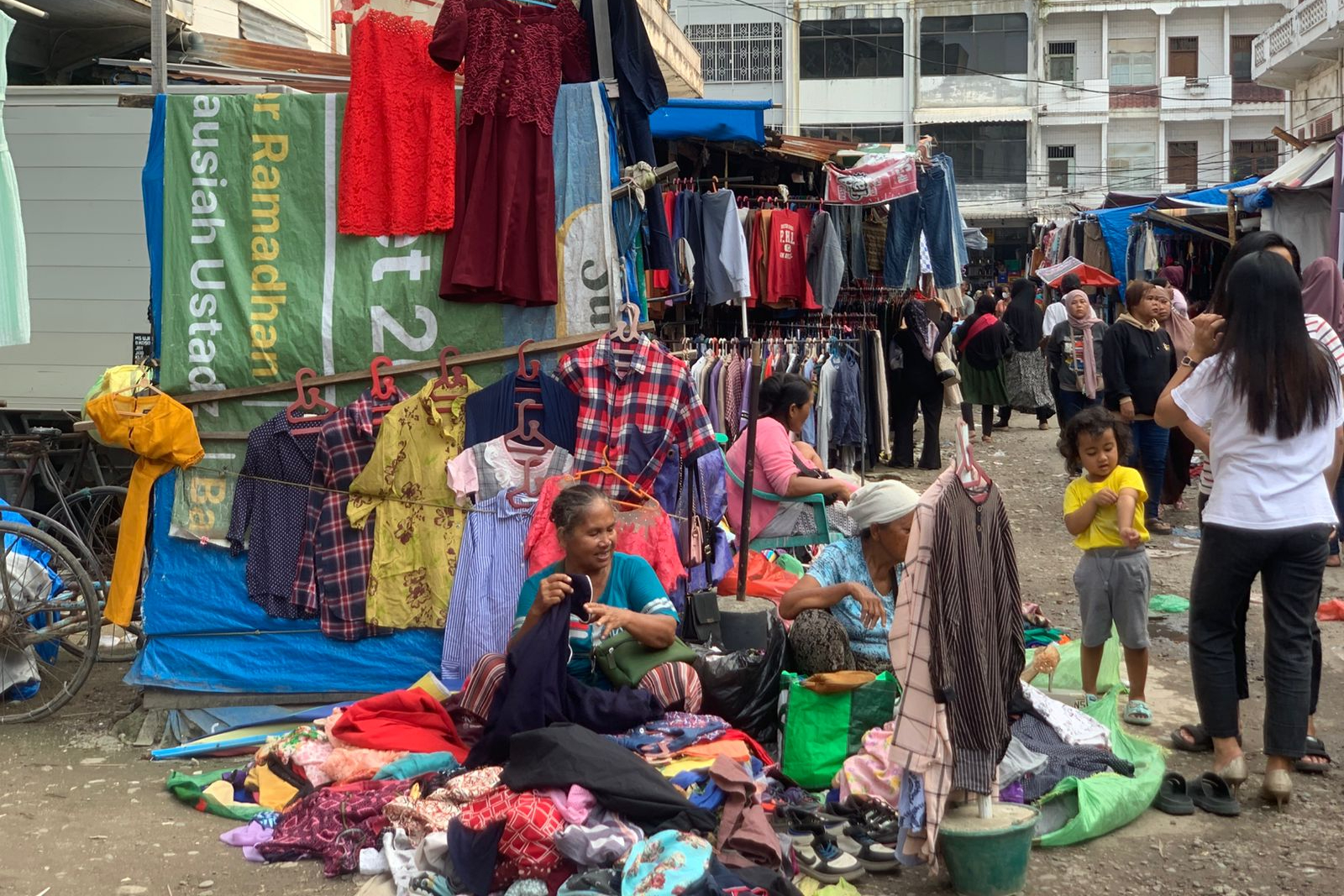 pedagang pakaian bekas Medan