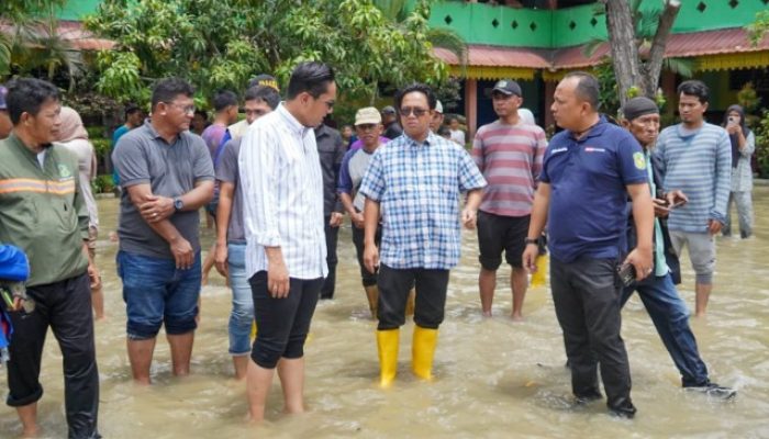 Banjir Medan: Simpang Kantor Medan Labuhan Lumpuh, Rico Waas Sampai Turun Tangan