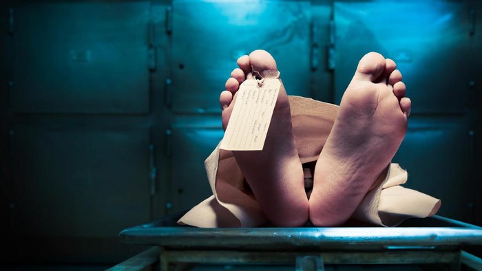 Suami korban, AD (25), mengaku sangat tak menduga istrinya tewas mengenaskan. Apalagi dikabarkan korban sedang check in dengan seorang pria diduga pelaku pembunuhan.