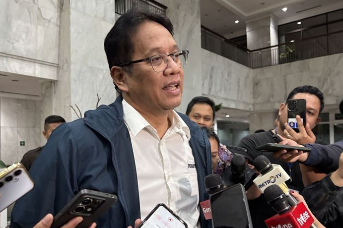 Menteri Keuangan Purbaya Yudhi Sadewa menjawab pertanyaan wartawan dalam wawancara cegat di kantor Kementerian Keuangan, Jakarta, Selasa (21/10/2025).