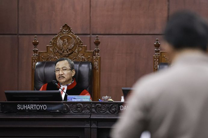 Ketua Mahkamah Konstitusi (MK) Suhartoyo (kiri). Foto: Antara