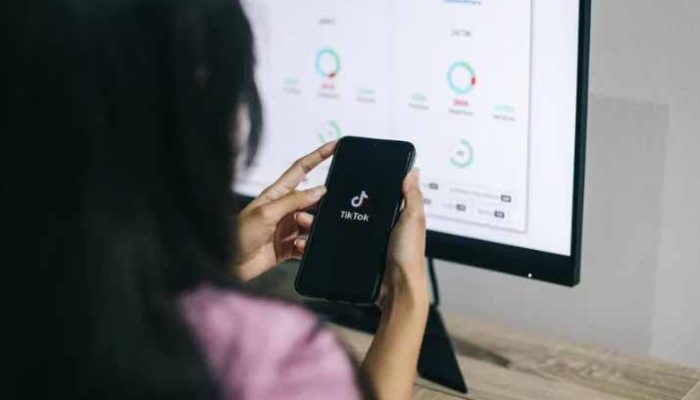 Pengguna Tidak Bisa Live di Tiktok, Komdigi Bekukan Izin TikTok di Indonesia