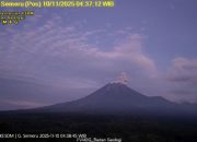 Gunung Semeru erupsi