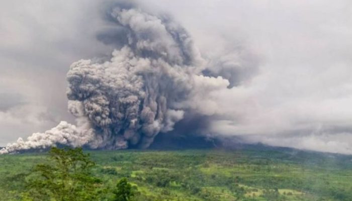 Basarnas Intensifkan Evakuasi Warga Lumajang Usai Erupsi Semeru, 300 Orang Mengungsi