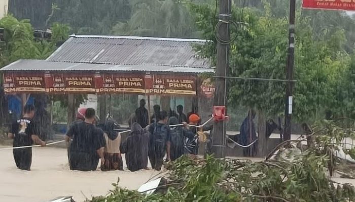 Penjarahan Minimarket Tapteng: Aksi Massa Terpicu Kelaparan Usai Banjir Besar