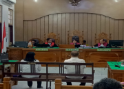 Dua terdakwa kasus korupsi pengadaan bilik sterilisasi Covid-19 (PDS) di Dinas Kesehatan Kabupaten Dairi menjalani sidang tuntutan di Pengadilan Tipikor Medan