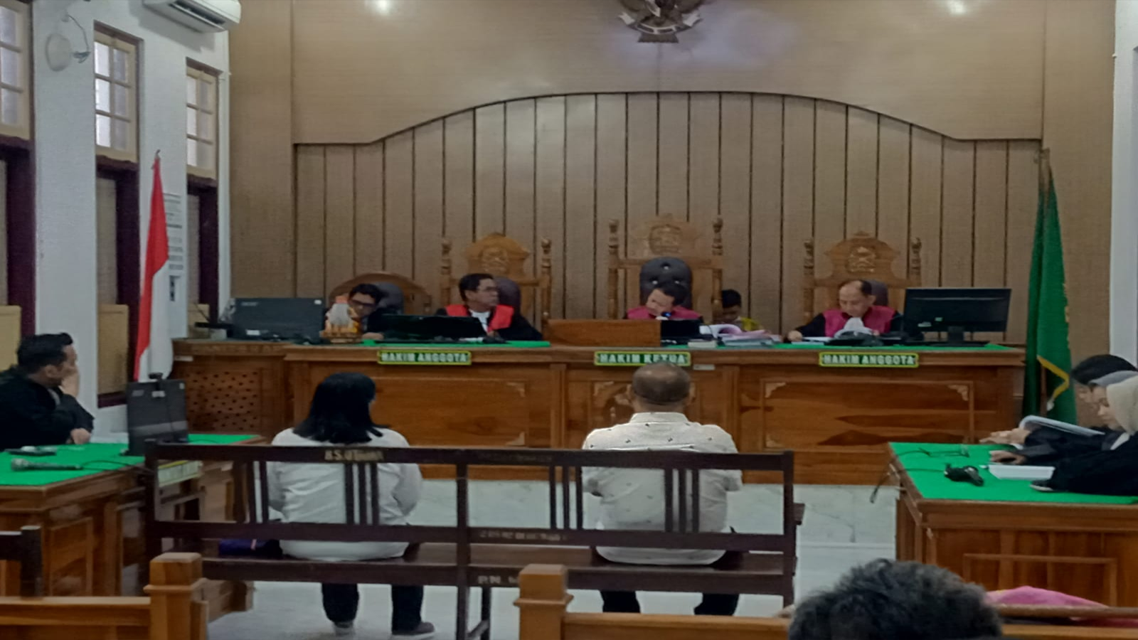 Dua terdakwa kasus korupsi pengadaan bilik sterilisasi Covid-19 (PDS) di Dinas Kesehatan Kabupaten Dairi menjalani sidang tuntutan di Pengadilan Tipikor Medan