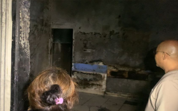 Kamar utama rumah Hakim PN Medan Khamozaro Waruwu hangus terbakar di Komplek Taman Harapan Indah, Medan Selayang, Sumatera Utara, pasca insiden kebakaran 5 November 2025.