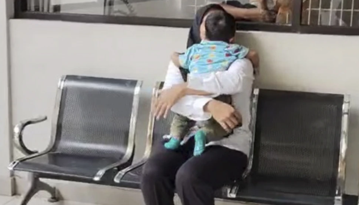 Kasus Neni Nuraeni: Ibu Menyusui Ditahan di Karawang, Bayi Sakit Karena Tak Dapat ASI