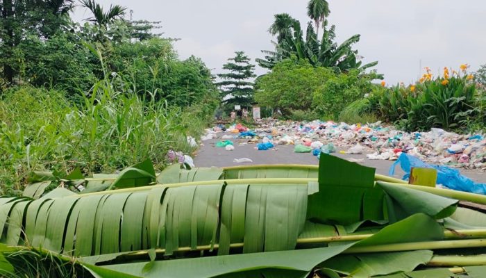 Warga Bandar Klippa Blokade Jalan akibat Tumpukan Sampah Menyengat, Desa: Pelaku Bukan dari Sini