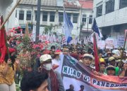 Kantor Bobby Nasution Digeruduk Ribuan Massa, Desakan ‘Tutup PT TPL’ Menggema di Kota Medan