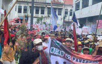 Kantor Bobby Nasution Digeruduk Ribuan Massa, Desakan ‘Tutup PT TPL’ Menggema di Kota Medan