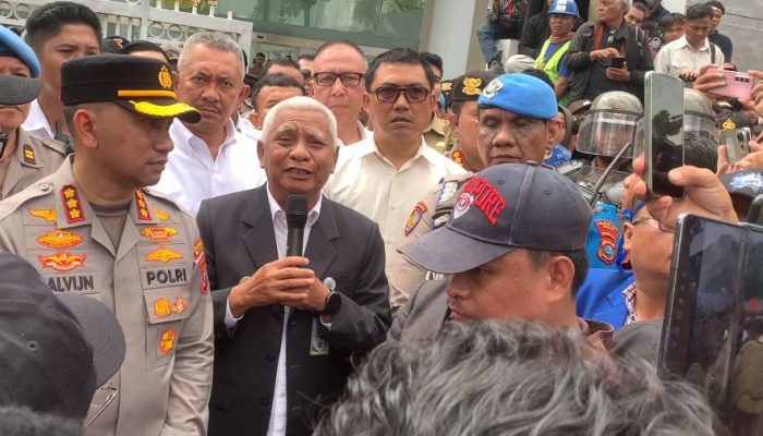 Ribuan Massa Aksi Tutup PT TPL Tuntut Bobby Nasution Hadir, Wakil Gubernur Surya Turun Menenangkan Demonstran