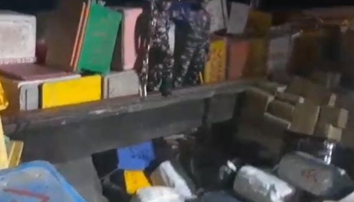 Tim Gabungan TNI AL Gagalkan Penyelundupan Balpres dan Makanan Ilegal dari Malaysia di Perairan Asahan