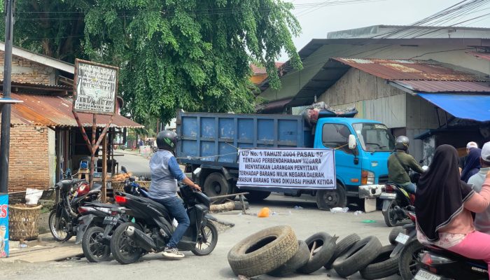 Warga Marindal I Blokir Jalan Tolak Eksekusi Lahan 3 Hektar, Sebut Ada Indikasi Mafia Tanah