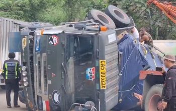 truk terguling di jalinsum