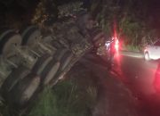 Truk Bermuatan 35 Ton Pupuk Belum Bisa Dievakuasi, Jalinsum Padangsidempuan Masih Macet Panjang
