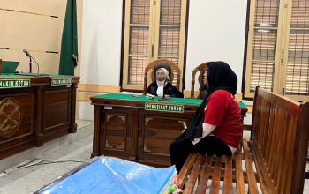 Majelis hakim PN Medan menyidangkan kasus penggelapan dana Rp 3 miliar oleh manajer keuangan Clinic Lulu