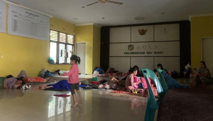 Banjir Surut, Warga Sei Mati Masih Bertahan di Pengungsian karena Faktor Kesehatan