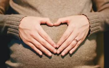 ibu hamil muda menghindari makanan berbahaya