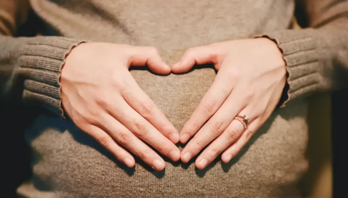 7 Larangan untuk Ibu Hamil Muda agar Janin Berkembang Optimal