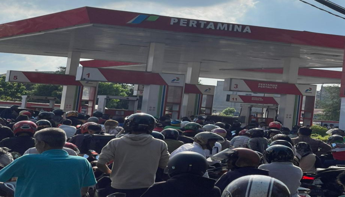 SPBU di Medan Penuh Sesak, Klaim Stok BBM Aman Dipertanyakan Warga