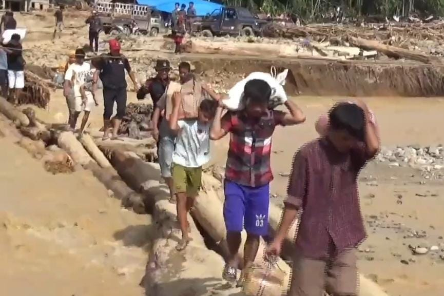 Warga Sibolga terisolir